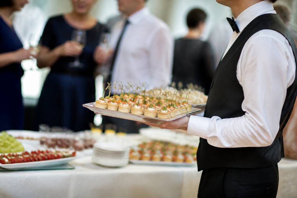 Traiteurs : comment choisir le service idéal pour votre événement