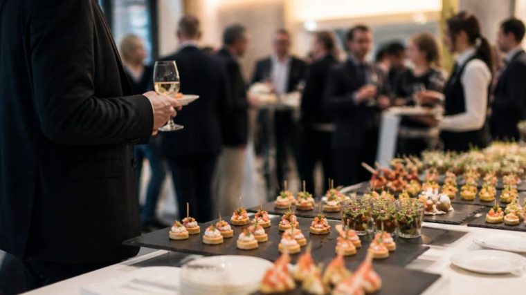 Traiteur organisation de reception : réussir un événement professionnel sur mesure