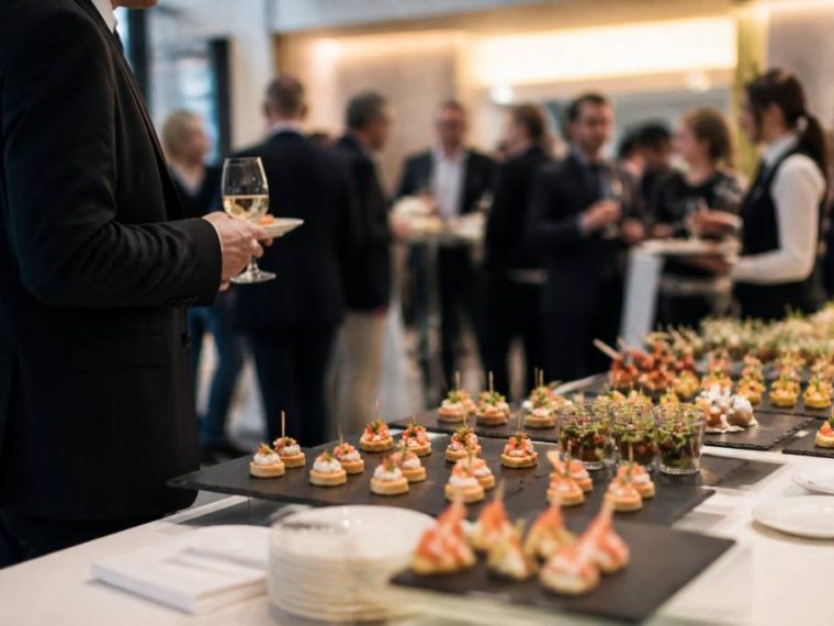 Traiteur organisation de reception : réussir un événement professionnel sur mesure