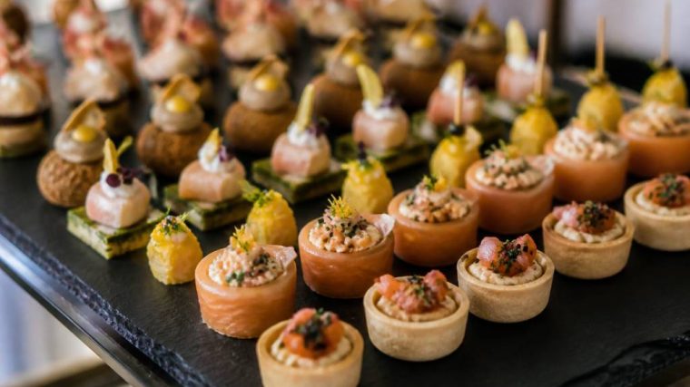 Pièce cocktail gastronomique : idées raffinées pour vos réceptions professionnelles et privées
