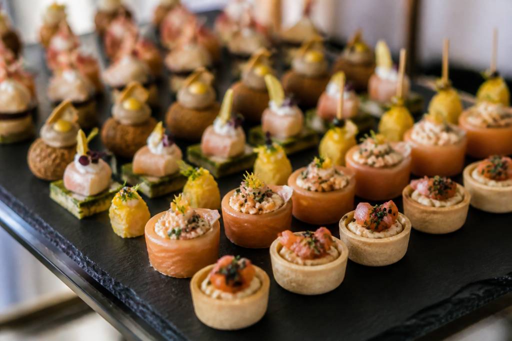 Pièce cocktail gastronomique : idées raffinées pour vos réceptions professionnelles et privées