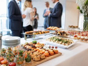 Plateau repas Paris : comment choisir un traiteur pour vos événements professionnels