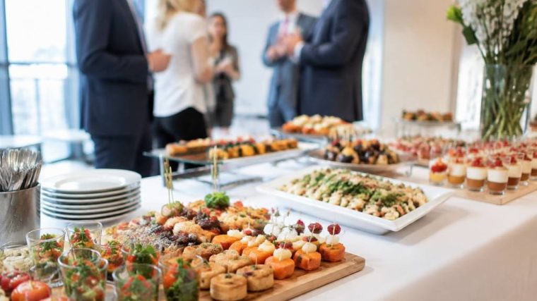 Plateau repas Paris : comment choisir un traiteur pour vos événements professionnels